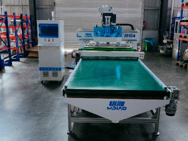 M12A CNC Router With Upper And Lower Dust Collection Devices