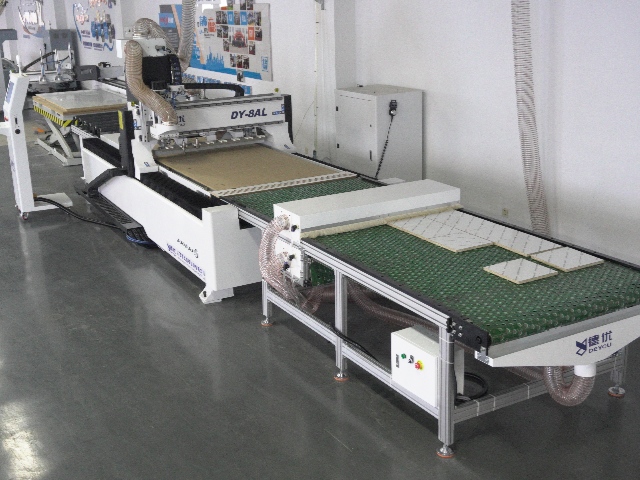 DY-8A CNC Router With Automatic Labeling Function